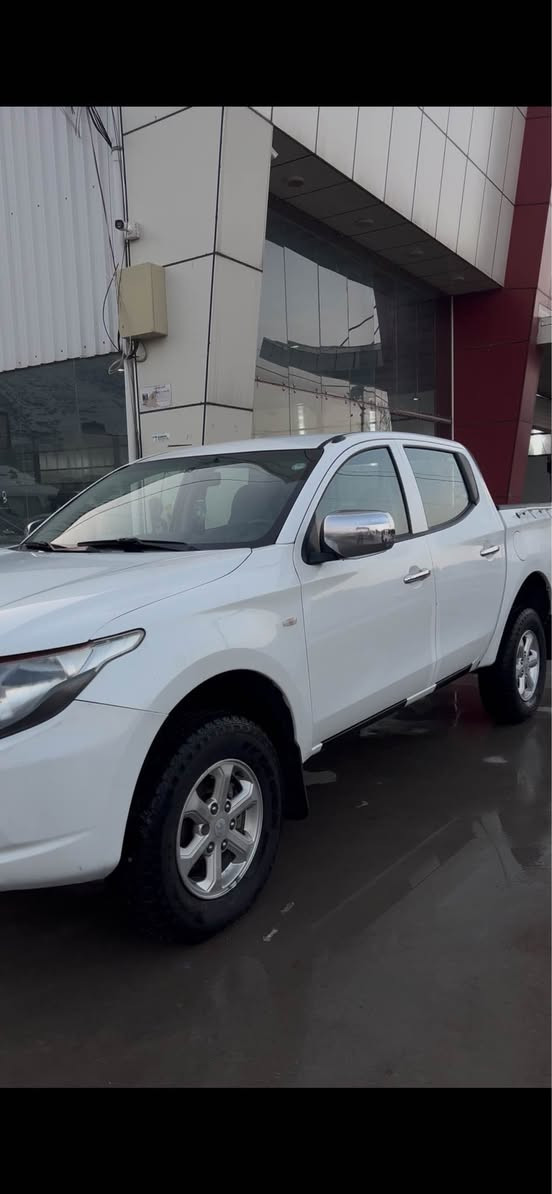 قەزافه گاز ٢٠١٨رەقەمو سەنەوی نوە تا ٢٠٣١
بئ سبوخە 
مەکینەی کرایتەوە 
یەک قەترە دوکلی رەش شینی نیە 
ئینجکتەر  گئر مەکینە تەحویل خرامە بەشەرت 
یەک دینار مەسرەفی تئ دا نیە 
چوار تایە نوی  لەبنن  
سحرو تەفاسلی کاملی سیارە رەقەممم  دا نایە 
***********
*********** سوران, أربيل
