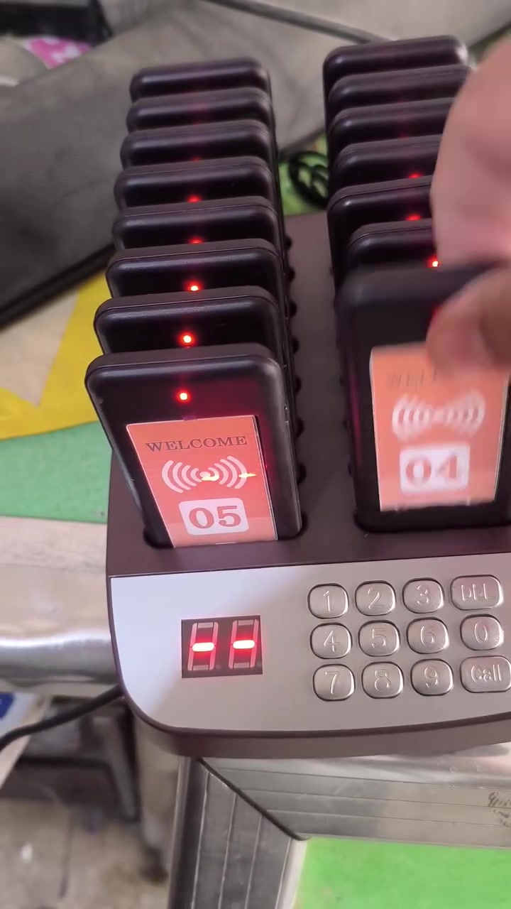 هذا النظام هو نظام استدعاء لاسلكي للعملاء (Restaurant Pager System) يستخدم في المطاعم، المقاهي، وعربات الطعام لإدارة طوابير الانتظار. [1]


**إذا كنت صاحب هذا الإعلان وتريد حذفه لأي سبب، رجاءا أرسل رسالة إلى الدعم الفني**