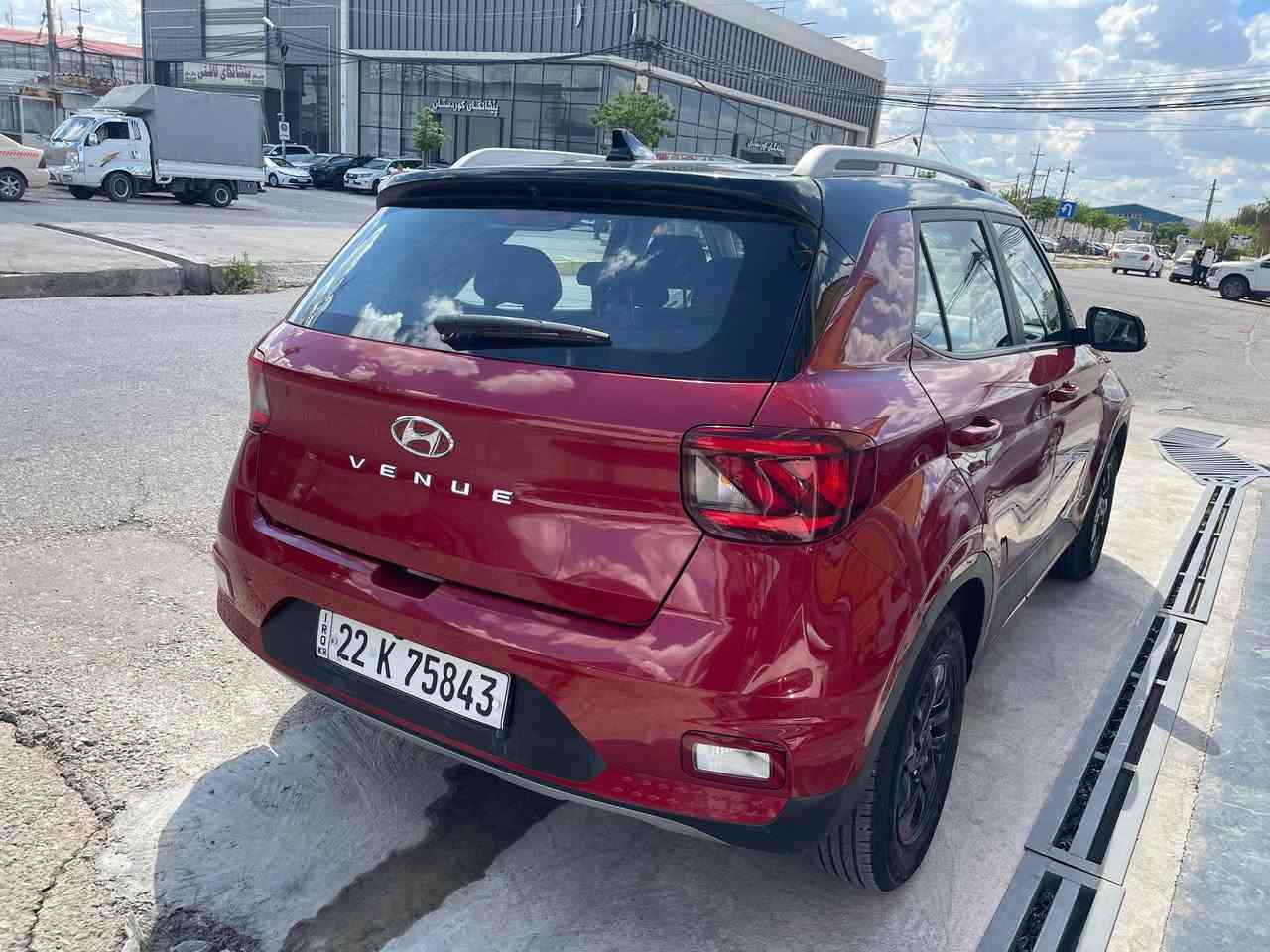 هوندای فینو مودیل 2021
Hyundai venue 2021
بزوێنەری 1.6
٣ گیر sport / normal/Snow 
کامیرای دواوە
راداری پێشەوە
راداری تەنیشت
تحدید سورعە
پی کردنی بسمەیە 
دەرگای بسمەیە 
شغالە
گوشین هیتەر
سوکان هیتەر
هیلەکانی ریگای هەیە 
کۆمەلی تایبەتمەندی تری هەیە 
یەك پارچەی بۆیاغە تەنیا بۆنیت
ناوی نەگرتووە تەنیا لیدرانەکەی لە سەرەوە لایتی سەکنی بۆنیتی کرتبوو بی ناوەوە 
کەمی وردە قۆپی هەیە لەسقفی قۆپەکانی زۆر بچووکە 
٩٤ کم ڕۆشتووە 
نرخی 135 وەرەقەیە کەمی معامەلە
***********
