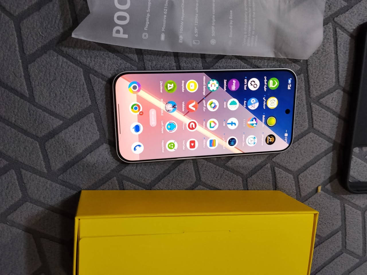 السلام عليكم ورحمة الله 
جهاز poco f8 pro 
جهاز مدمر الكبار والصغار 

مواصفاته كلش راقيه 
من معالج وكاميرا 
وشاشه واهم ميزه بيه هو صوته الستيريو

صارلي يومين من اشتريته بسعر 750 الف 
اريد ابيعه هسه بسعر 700 الف 

الجهاز حرفيا بس مفتوح كلشي مابي 

***********
