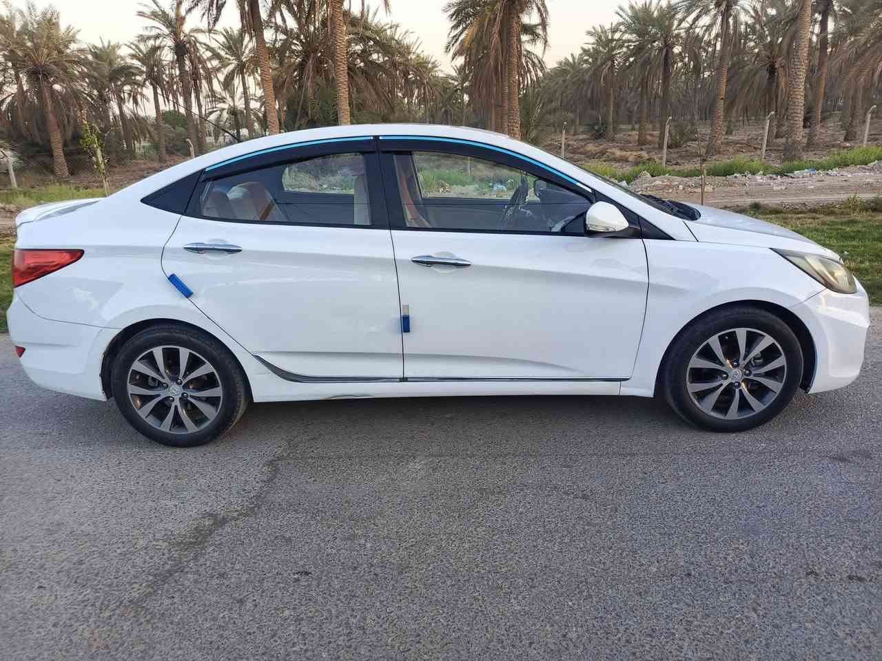 السلام عليكم
اكسنت خليجي موديل 2015
السيارة مكفولة من الصبغ والتبديل 
كير ومكينة مكفولات من التنقيص والتبخر
مكينة 1600
فول مواصفات
تبريد جيد جدا
تحكم 
شاشة 
كامرة
اشاير بالمري
فتحة
اربعة دسك
السيارة باسمي 
السنوية لل٣٠
السعر 107 وبيها مجال
للتواصل ***********

