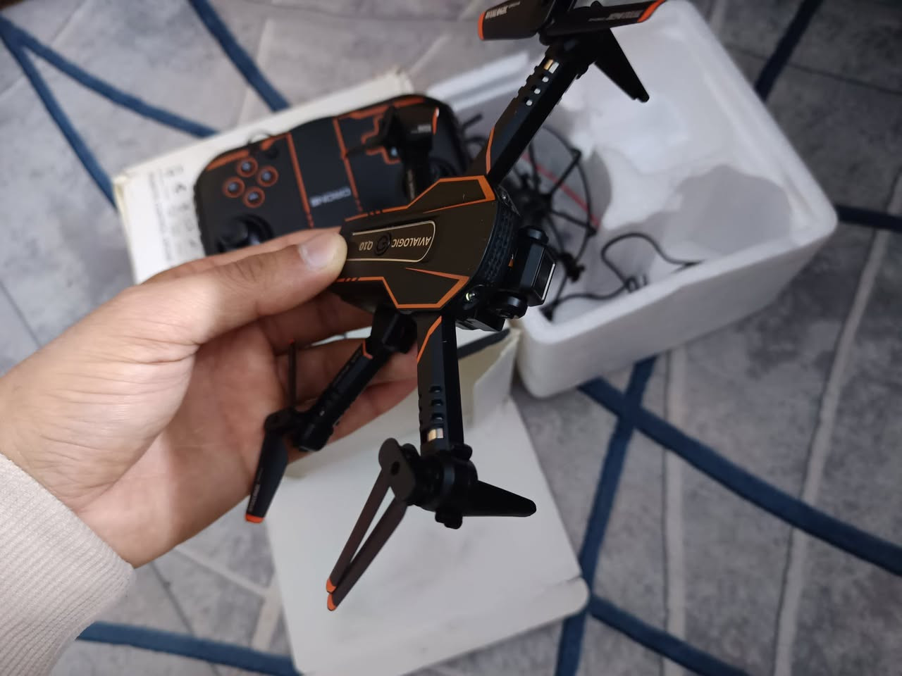 Drone Q10  شغال كامل مع ملحقاته من امزون
الحجم واضح بالصورة 
السعر ٢٠٠٠٠ الف والتوصيل مجاني والفحص عند التوصيل


**إذا كنت صاحب هذا الإعلان وتريد حذفه لأي سبب، رجاءا أرسل رسالة إلى الدعم الفني**