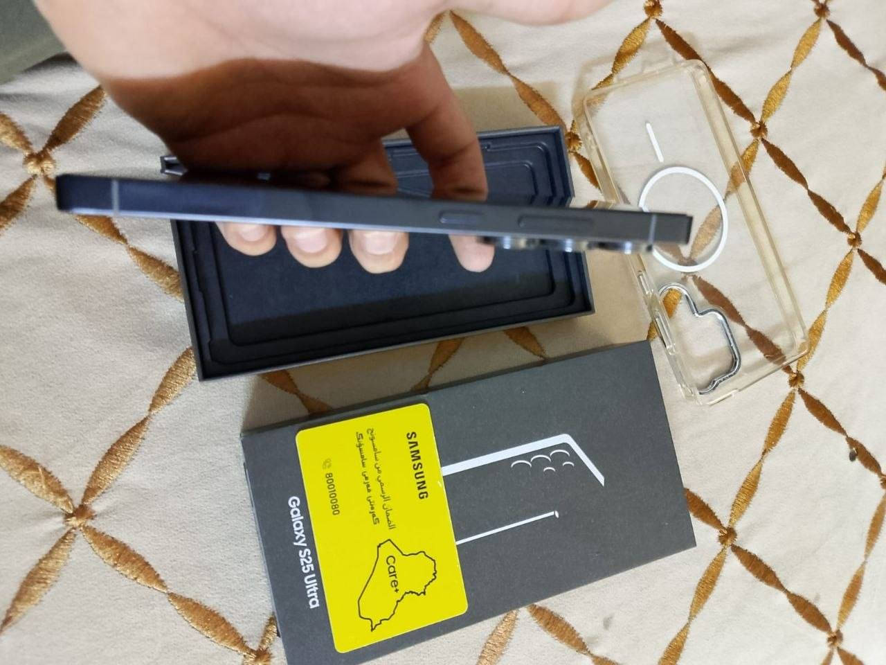 السلام عليكم
اس 25الترا 
شرق أوسط  دبل خط 

لون مميز جدا تيتانيوم كيت بلاك 
ذاكره 256
نضافةالجهاز %100%100
ملحقات الجهاز كارتونه +كفر +لاصقه+عدسات كامره 

الجهاز مكفول من كلشي سعر الجهاز مليون و225 
رقم الهاتف***********
مكاني بغداد البلديات
