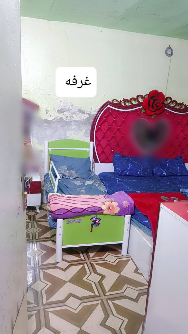 بيت زراعي للبيع  ب حي الحسن وي نزلت النهر قرب جامع ابا الفضل جاي من مولدة نجم مساحة البيت 180
السعر 25وبيه مجال 
رقم موبايل ***********
