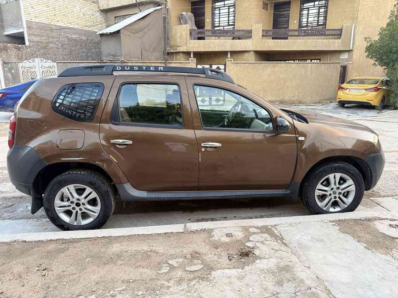 السلام عليكم رينو داستر 2016 
اللون جوزي قهوائي 
سياره مصروف عليها هوايه ورقم مميز  ومرتبه كشنات جلد مقاعد جلد  ومناقصه من اي شي سياره على ايدي من 15 الف كم ماشيه حالياً 93 الف كم حداديه كامله طستها حلوه سياره بدون قطره صبغ بيها كم طخه بسيطه سنويه تسقط 2027 بأسمي شرط اليشتري ثاني يوم احولها باسمه سياره عليها ويل سافران اصلي، معروف على الداستر الدوانز بالصيف بهاي سياره تنسى والخمده هم تنساها سياره شلعه ومعدل وضع المكينه على بلاد الشركه ممفتوح بي برغي والكير ايضاً ودهن الكير مبدله حسب المواصفه مال شركه سياره تاخذها تدعيلي غير الدهن والبانزين ربع متصرف فوكاها صيانتها الدوريه جنت بالشركه وبعدها حولت يم الملك مصطفى باسل التركماني وع ايده كل صيانتها حسب موعدها سياره اربع سماعات وشادلها كامره واسعه وشاشه اندرويد بنظام كار بلي واندرويد اوتو بس شاشه ب200 الف شادها عدى باقي تفاصيلها 
عنوان سياره: بغداد 
سعر :85 وبيها مجال بسيط حك جيه 
رقم الهاتف: ***********
