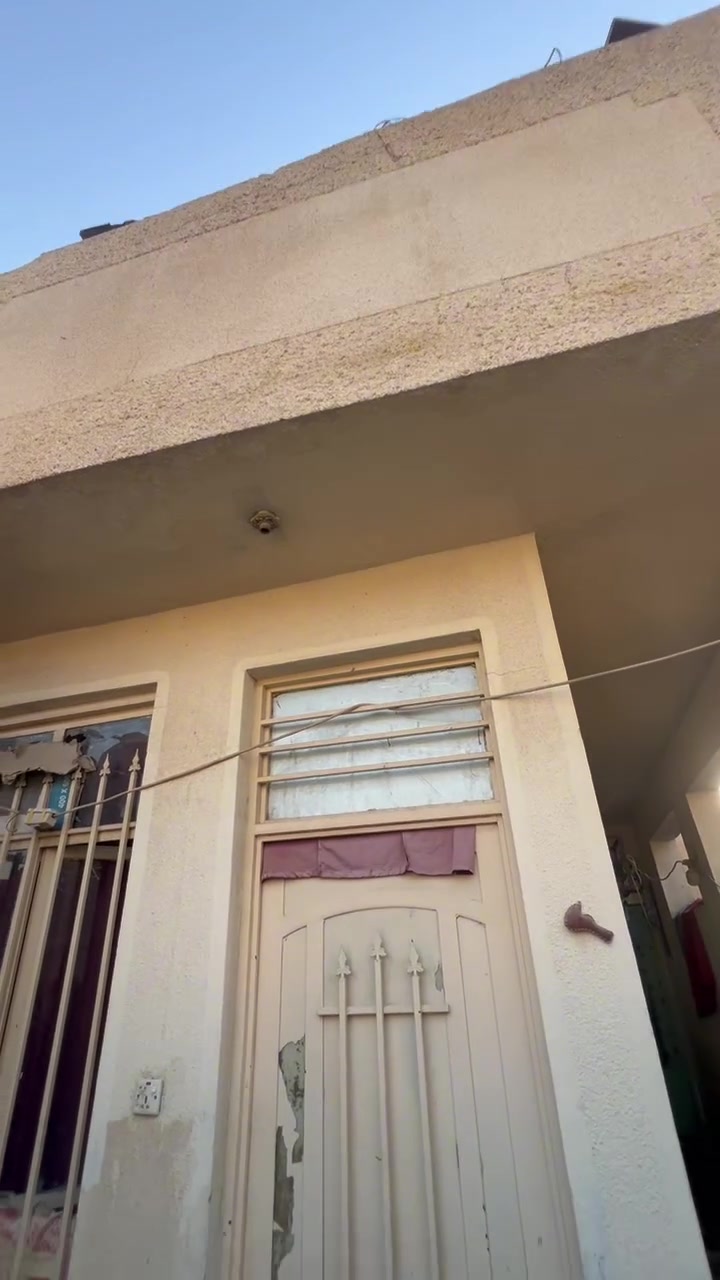 السلام عليكم بيت للبيع 100طابقين الطابق الاول طابوق الثاني بلوك بيت مناقصة شي بناء حديث العنوان شارع الشمري قريب ع السوق *********** متواجد واتساب
