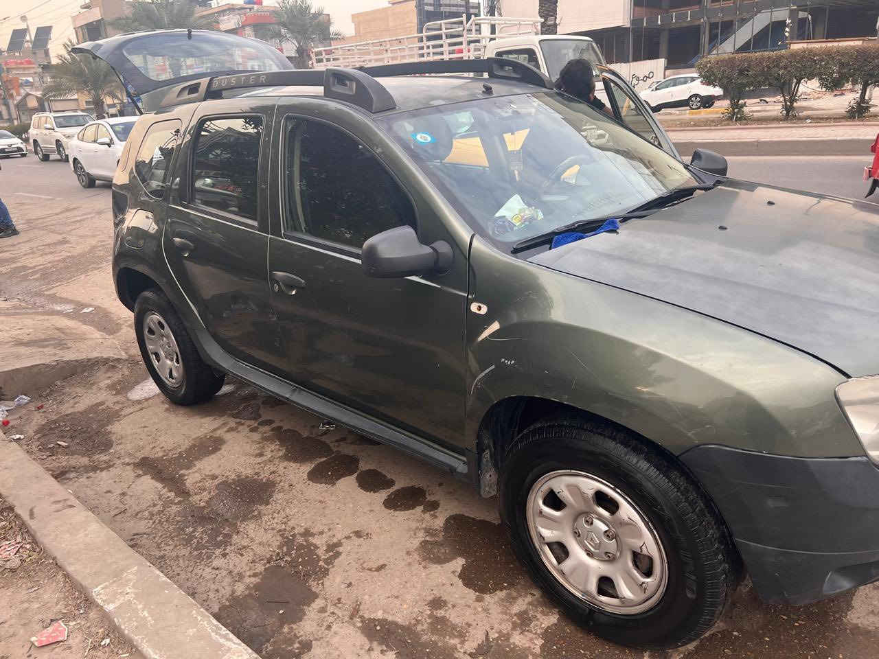 سلام عليكم
رينو دايستر 
مديل 2016 
كير جديد من الشركه 
بدون صبغ 
بيها ملاحظات صغيره 
السعر  85 وبيها مجال
 للاتصال  /  ***********
