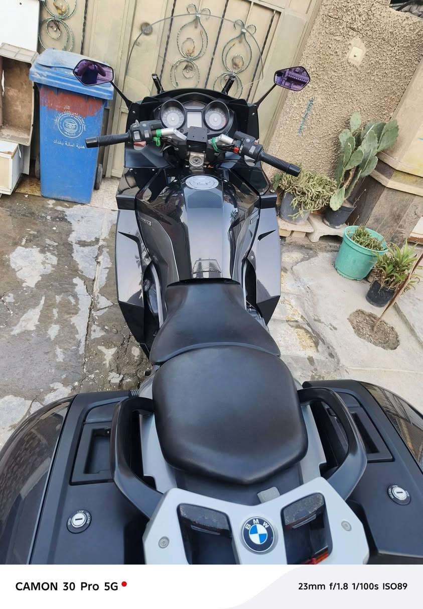 السلام عليكم
شباب دراجه bmw k1200gt m06
ممشه الدراجه 35 الف 
دراجه بيها هواي مواصفات 
تدفئه يدات + مقاعد 
جامه كهرباء
نضام abs 
كروس كونترول 
3 وضعيات قياده سبورت + نورمال + كونفرت 
وبعد بيها هواي مواصفات 
دراجه حلوه وجديده وغنيه عن التعريف 
الي يحب يقتنيه تواصل ه‍ *********** بغداد حي القاهره 
سعر 38 بيها مجال حك الجيه 
شكراً ادمن

