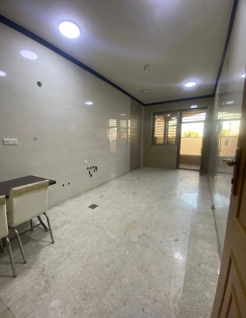 شقة للإيجار – السيدية / شارع الكويتي
🔹 طابق أول🔹 غرفة نوم🔹 صالة🔹 مطبخ🔹 صحيات🔹 معزولة عزل تام

💰 بدل الإيجار: 650 ألف دينار شهرياً

للاستفسار والتواصل 📞
***********
