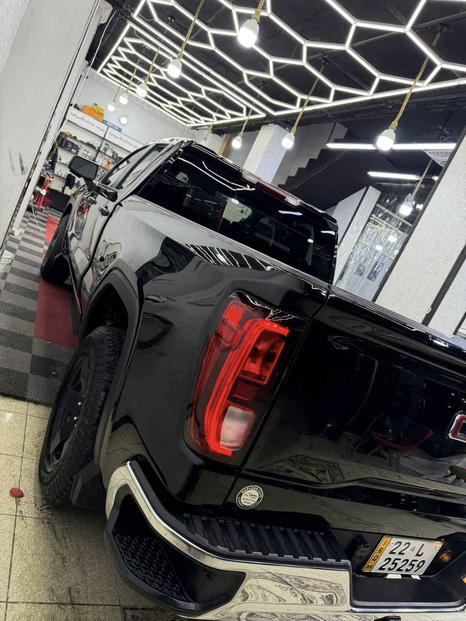 جي ام سي سيرا 2023
دخول جديد رقم اربيل باسمي )  
حادثها جاملغ وربع البنيد فقط 
 محرك 8 سلندر 5300 سي سي 
. شاشه كبيرا (كار بلي & اندري اتو ) 
. كشنات مخمل 
. غطاء صندوق ذكي كهربائي تحكم ريمونت وتحكم من خلال الهاتف مع انارة 
  لايت زنون 
 تحديد مسار 
  تحديد سرعه 
  تحذير عند الاقتراب من الاشخاص 
  شاحن وايرلس 
 تشغيل عن بعد 
 اتو ستوب 
 ماشيه فقط 13 الف السيارة بحالة الزيرو 
السيارة بعد احلى من الصور 
 تايرات جبلي ونظام تعليق جبلي 
 ويل جبلي اسود بلاد 
السعر  295 ورقة عنواني بغداد حي الاعلام او الكرادة 
***********
