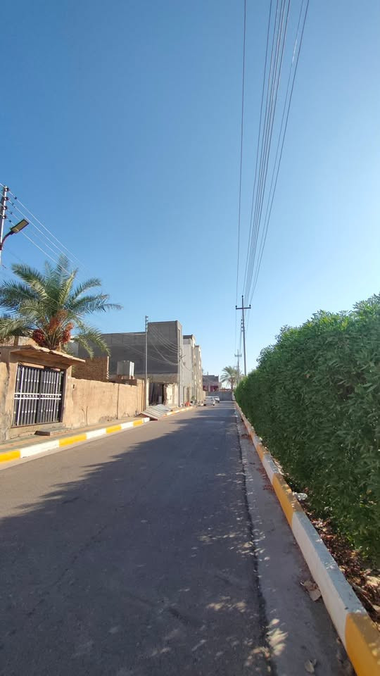 بيت طابقين للبيع
المساحة ٣٠٠ متر 
الرمادي التأميم حي ٣٠ تموز  
مقابل الحديقة والشارع السايدين 
سعر المتر ٩٠٠ ألف 
للاستفسار على الرقم ***********
