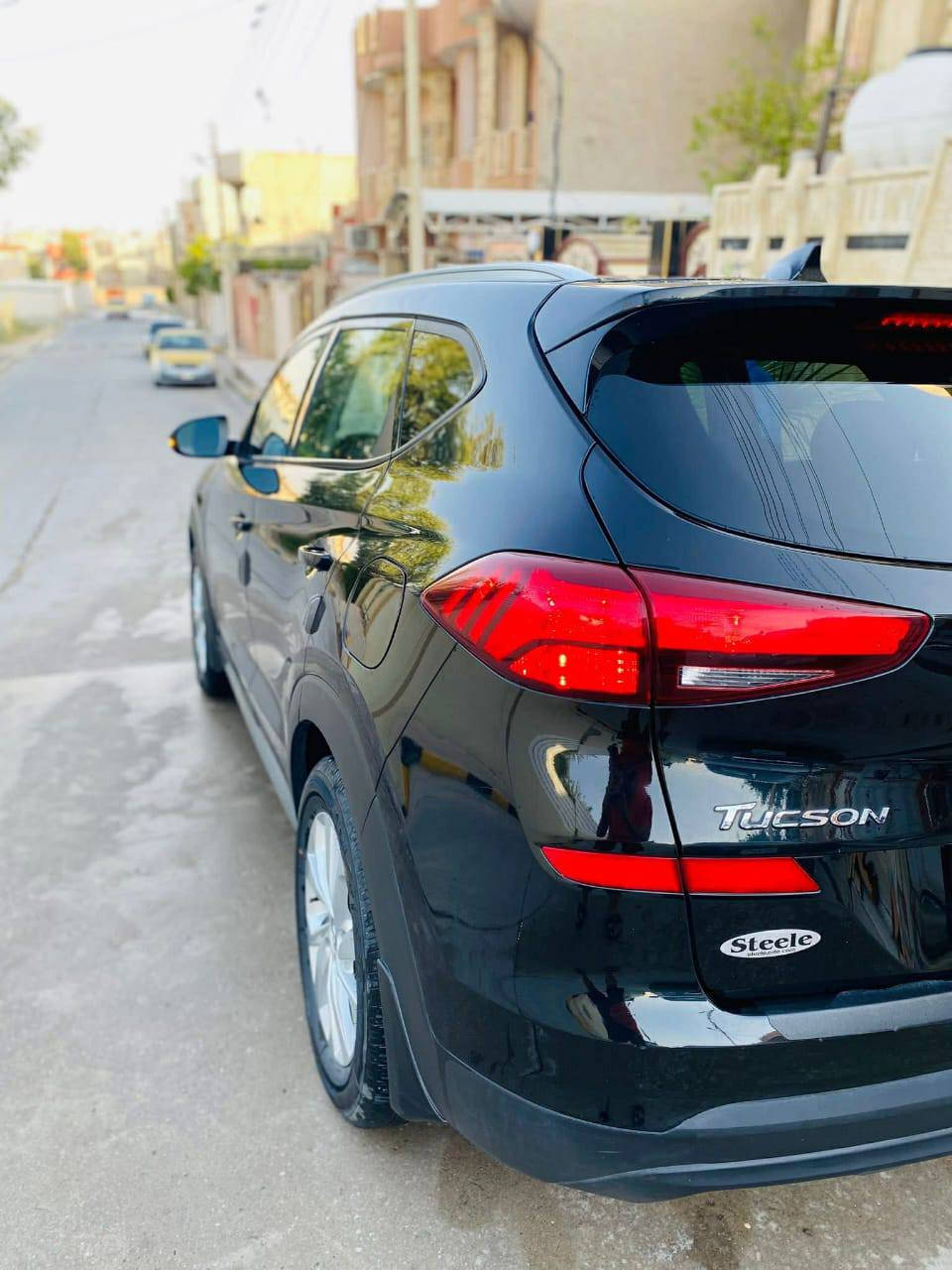 توسان 2021 وارد امريكي  محرك gdi
كير ومحرك وصدر وتبريد شرط. 

فول مواصفات عدّا الفتحة
بصمة تشغيل  وابواب
شاشة كبيرة وكاميرا
تبريد قطعتين 
تحديد مسار 
تحديد سرعة 
تحكمات سترين 
نقطة عمياء 
تدفئة كشنات 
تدفئة ستيرن 
مانع انزلاق
حساسات  
ثلاث انظمة قيادة 
سيارة فول فول وترايها يخبل سيارة
ضررها موضح بالصور  شرط بدون دواخل وايرباك
رقم اربيل دولي. شرط التحويل 
سيارة ماشية  62 كيلو متر.
مكان السيارة الموصل 
للتواصل ***********
السعر 180$
