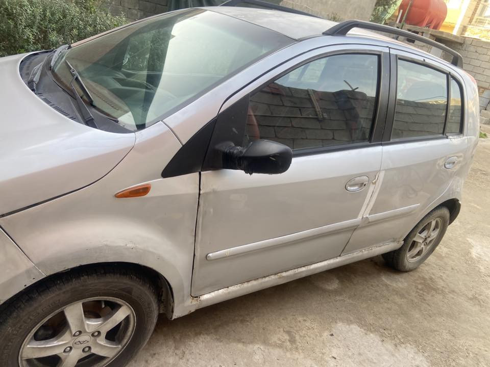 السلام عليكم
سيارة شيري A1 
موديل 2013 
كير ومكينة كورلا 1400 انسى العطلات رقم انكليزي  بأسمي مشروع وطني وين ميعجبك تحول سيارة استخدام قليل نقوصاتها صدر تعبان بور مال ستيرن ينقص الصوندة يرادلها تبديل باقي السيارة كدام عينك زوج تايرات جدد سيارة جاهزة السعر 28 وبيها مجال  العنوان ديالى / بعقوبة شراي اتصل على الرقم ***********
