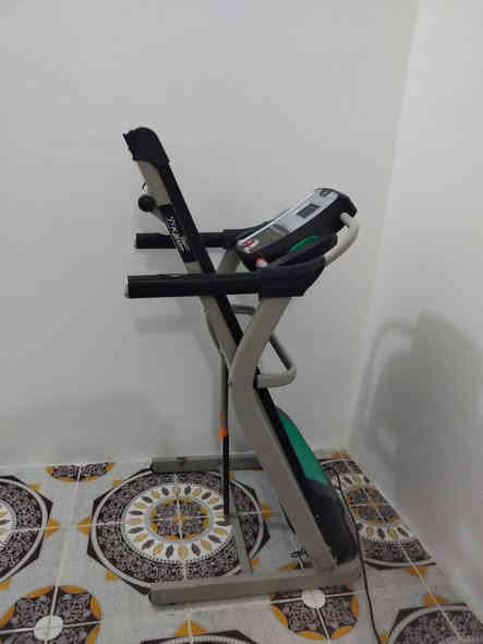 السلام عليكم 

للبيع جهاز جري نوعيه اصليه ماركة ( daily youth ) وليس صيني الجهاز نظيف كلش يحمل وزن 100 مكاني كربلاء السعر ب250 وبي مجال للاستفسار الاتصال على الرقم ***********
