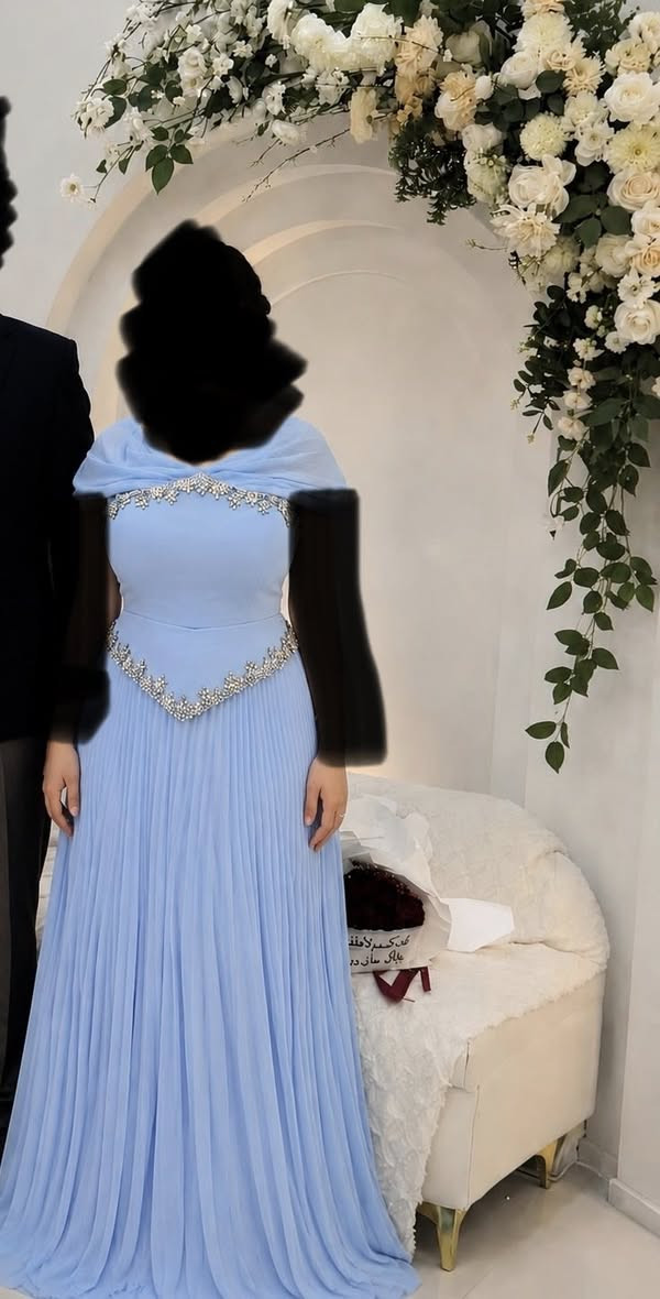 السلام عليكم فساتين للبيع ملبوس فقط ساعتين نضيفات جدا
السمائي اخذتة 200 اريدة 100 قياس 46 وبي حبل 
لاحمر اخذتة 450 وايدة 150 قياس 42 وبي حبل يلبس لل 46
النيلي اخذتة 200 اريدة 100 وقياس 44 وبي حبل 
بيهم مجال بسيط


**إذا كنت صاحب هذا الإعلان وتريد حذفه لأي سبب، رجاءا أرسل رسالة إلى الدعم الفني**