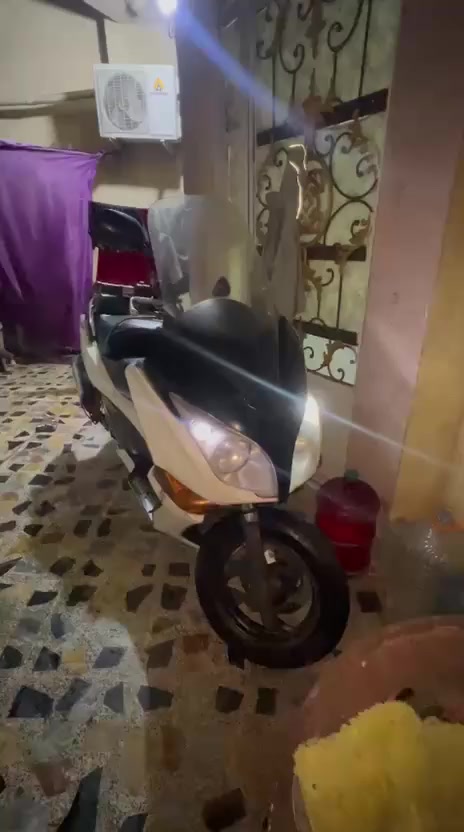 سلام عليكم سلفر ٤٠٠ مكينه مكفوله بس بجم تعبان تراجه كلشي شغال ما بيه اي نقص مليون ٧٠٠ بيه مجال طيبين مكان درالجه يم جامع فردوس *********** تصلي اني خادم
