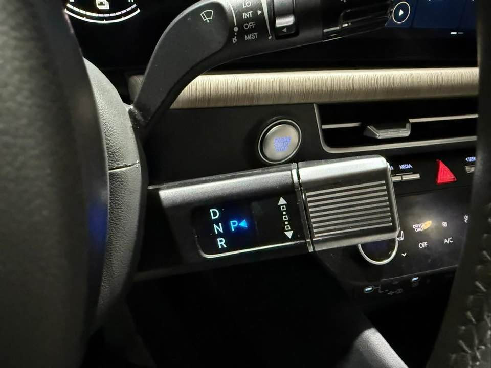 سوناتا 2024 هايبرد 
رقم بغداد بسمي 
السياره مبدل باب السايق والصدر شرط الوكاله

السياره بدون ايرباك جديده حيل 

فول فول عدا البانوراما 
بصمه 
رادار امامي وجانبي
شاحن وايليس
نفكيشن
كراسي كهرباء 
اضائه LED 
كير تعليك
شاشه ايباد 
داخل ابيض ملكي
تبريد قطعتين
قياده الي
تحديد مسار وهواي بعد مواصفات

للاستفسار الاتصال 
***********
