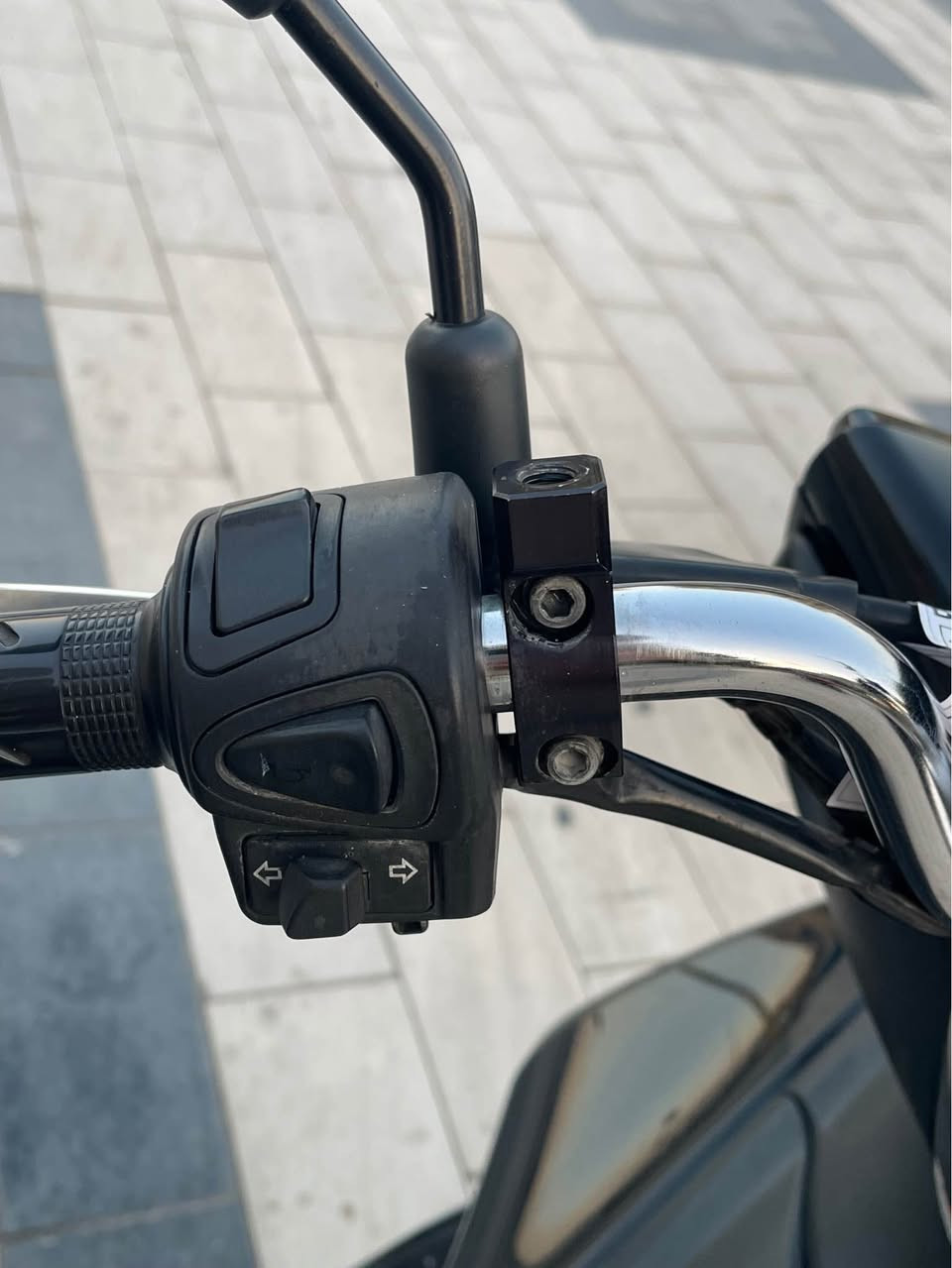 السلام عليكم للبيع دراجه pcxجيل الاول  دراجة مال رمبه ماخذها رمبه الدراجه وأعلى ايدي حجم مكينه 150ياباني الاصلي دراجه جديده مال جناي وعلئ ايدي لون مميز 
ياباني الاصلي دراجه كامله أستان كهربائي تدفئه بل يدات حساس ازدحام سويجات ٢حرف Aدراجه جديده الدراجه مكينه لوك شلعه معدل خير من اللّٰه دراجه تكول جديده بمعنئ الكلمه واحلا من الصور مال جناي المكان بغداد دراجة مكفوله اي نقص مابيه السعر ١٦٠٠ 
وبيها مجال بسيط  
اي استفسار*********** بغداد, العراق
