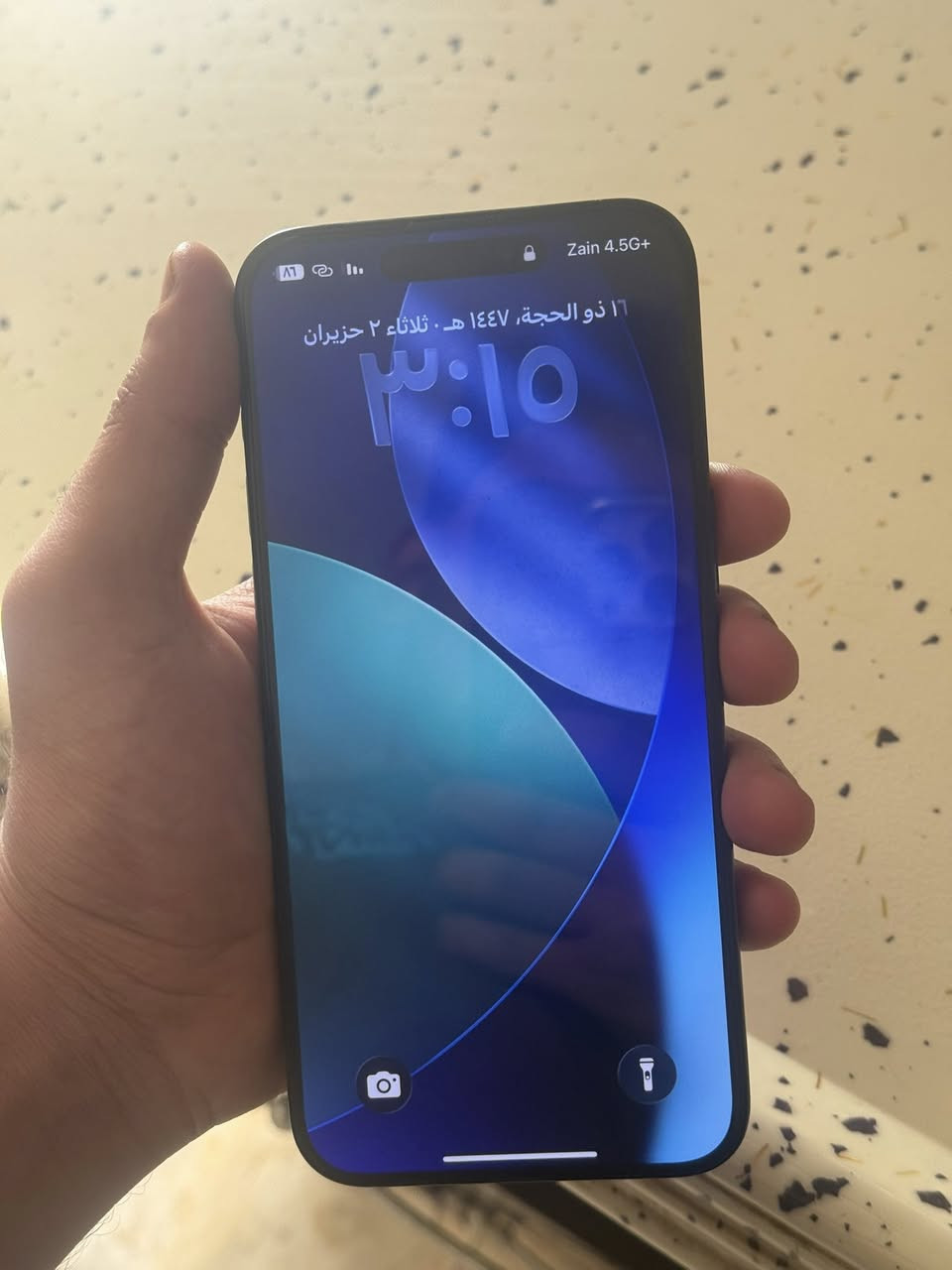 سلام عليكم ايفون 15 برو ماكس للبيع بطاريه ٨٦ نضيف كفاله عامه كلشي ممبدل بي  سعر مليون و ٥٠ الف وبي مجال ***********
