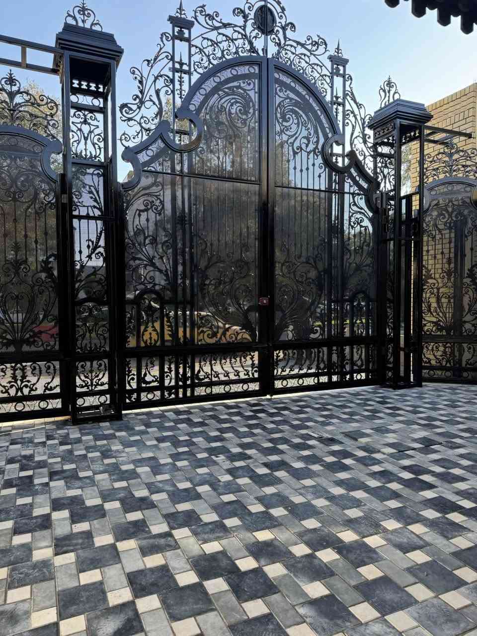 السلام عليكم صباغ حديد شغل درجه اولى المكان الحريه للتواصل واتساب ***********
