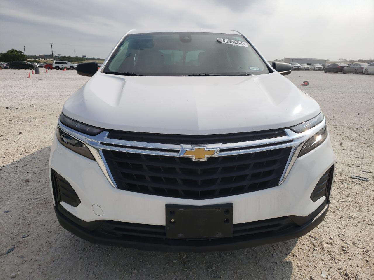 كوينكس 2023 رقم بغداد 
ضربه موضحه بالصور تبديل باب فقط 
ايرباك برده فقط 
مكان السياره الناصريه *********** ناصرية, ذي قار
