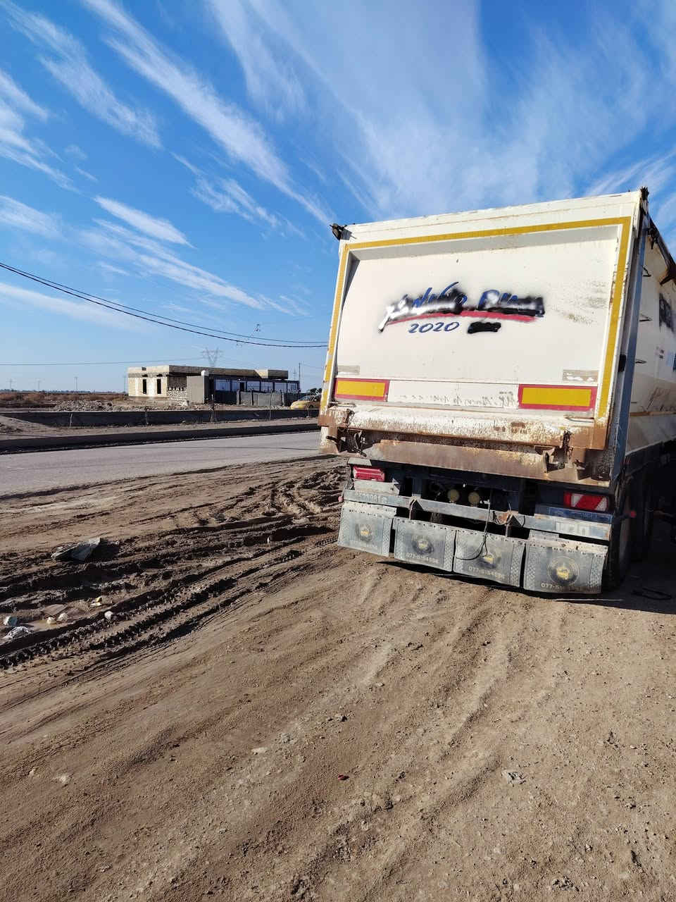 مقطوره حوضيه للبيع العنوان الدوانيه تخم تاير *********** أو *********** السعر 135
