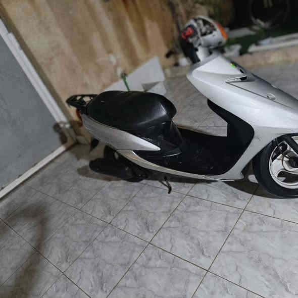 دراجة عصفوري ياباني مكينة ما مفتوحة ناعمة كلش كفرات أصلي جارد كابريتر أصلي عداد الكتروني شغال مقياس الدهن والبانزين شغال إنذار السرعة شغال الدراجة عليهة تزويد كلج أمامي رياضي شرط إذا ما تقفل 65 وتعبر العداد اطيك فلوسهة قبضات رياضي مريحات دبلات خلفي أمامي رياضي بلاد يعني من اليابان خرز رياضي كشن رياضي يعني الدراجة مصروف عليهة ومتعوب عليهة عوزهة شغلة وحدة بس التريشة الجانبية فقط سعرهة
4 ألف إني اوديك على واحد فقط هاي 
سعر الدراجة 350 ألف 
مكاني واسط الكوت شارع أربعين ***********
