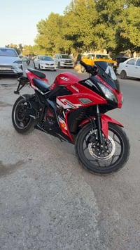 شلون الغوالي بطحه شحن   بطاريه ليثيوم اسيتيراد خاص احنه كاصيه من الصين...