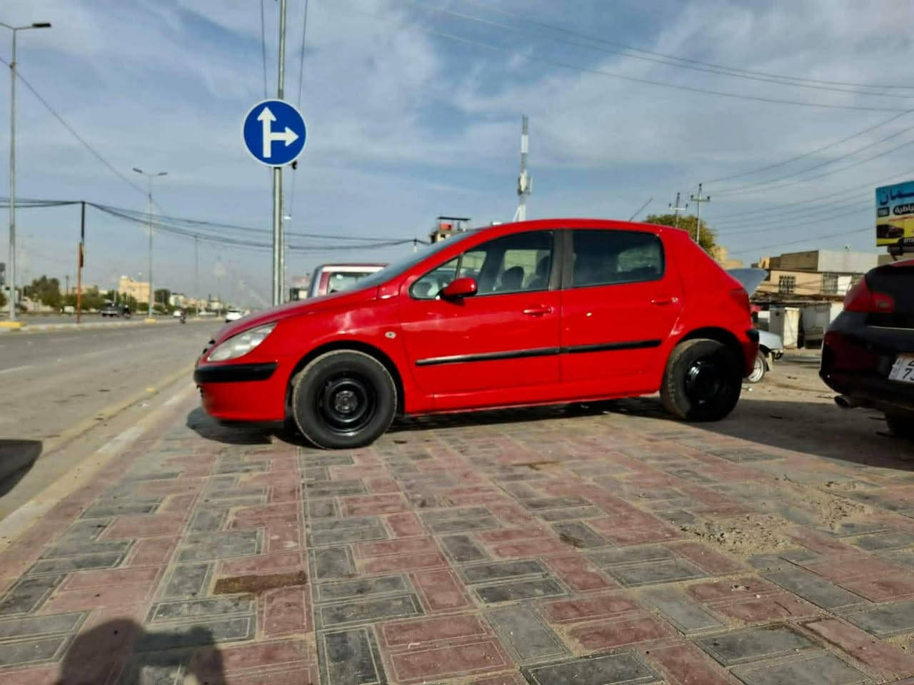 السلام عليكم عندي بيجو 307موديل 2005سياره نضيفه رقم بغداد وجاهزه   لتفاصيل أكثر تواصل خاص او ***********
