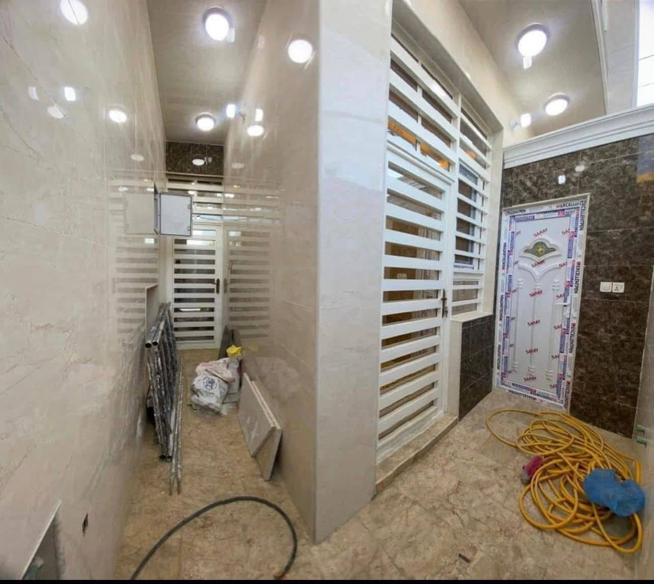 دار 100 متر في النجف حي الجامعه منطقة ال29 للبيع 
الدار نظيفة جداً ثلث غرف النوم وصاله دبل فاليوم المطبخ 
وثلث مجاميع صحيه البناء درجه اولى بناء جناي 
يقع الدار خلف شارع 20 وعلى شارع 15 وحرف تي وساحه وحدةيقيه للبيت 
للاستفسار اكثر الاتصال 
***********
