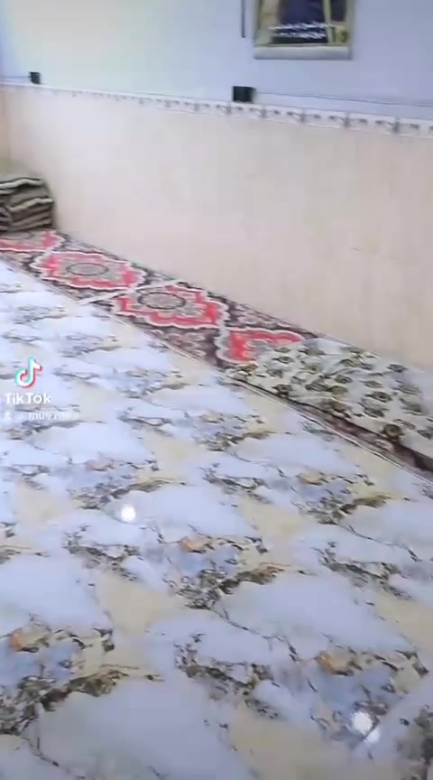 السلام عليكم اخوان بيت للبيع طابو ملك صرف
العنوان الكمالية  المعوقين ب شارع الوازات
المساحة100م.   السعر90وبي مجال.
***********
الدلال ابو علي.
