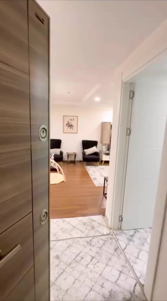 شقة مميزة للبيع بمساحة 109م² في لايف تاور، أحد المجمعات السكنية الحديثة في أربيل، موقع استراتيجي على شارع 120م داخل منطقة 32 بارك.
تتكوّن الشقة من:
غرفتي نوم + صالة واسعة
مؤثثة بالكامل وجاهزة للسكن

ميزة إضافية ⭐
الشقة مؤجرة حالياً بسعر ممتاز، فرصة مثالية لمن يبحث عن دخل شهري ثابت واستثمار مضمون.

📞 للمزيد من المعلومات والتفاصيل:
تواصل معنا عبر واتساب
0772 445 6868

#erbil #apartment #bussiness #realestate #rent #sell #عقارات #عقارات_اربيل #عقاراربيل #شقةاربيل #شقة #شقةلايجار #شقةللبيع #اربيل #لايف_تاور #لايف_تاورز #LifeTower #lifetowers #LIFE_TOWER #life_towers #استثمار #استثمار_اربيل #investment
