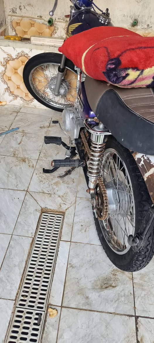 سلام عليكم  من مرخصت صاحب الكروب دراجه للبيع تعمير شاصي 16اوراق صولي ولتعميره 24ولمحرك 23..  الدراجه احله من الصوره التفاصيل ***********وخاص مفتوح
