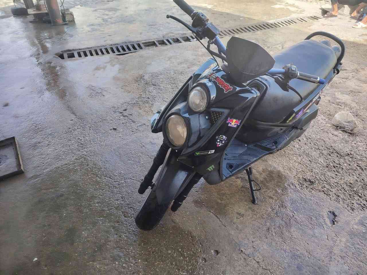 السلام عليكم ورحمة الله سكنس جبلي دراجه خير من الله دبلات رياضي سكان رياضي عداد سرعه رياضي دراجه حلوه مرتبه مكينه خرسه بس اكو شغله بيهه انو الدراجه محوره كابريتر بس التحويه ما لاعبين لا بل عقل ولا مغيرين شي بيهه كلشي على وضع الشركه بس تحويله مال كابريتر مخلينهه يعني بس جيب جويتر ونوزل جدد وشد وهنه اصلن موجود وموضح بل فيديو سعر الدرجه ٦٥٠ وبيهه مجال مكاني بغداد الحسينية مال رشديه رقم الهاتف *********** وترهم مروس
