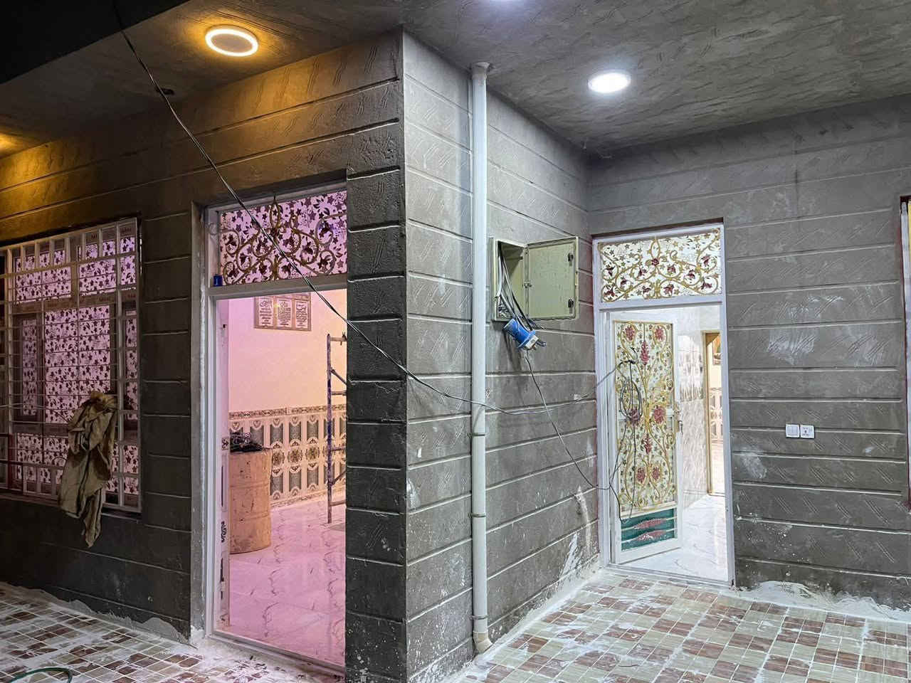 ياالله 
بيت للبيع مساحه البيت ٢٠٠ متر شارع عباس مطلب ثالث فرع ع جهة اليسرى البيت بناء حديث كونكريت مسلح خبط مركزي  شبابيك تفصال كاتم رباط ٧٠ في ٧٠ بناء ٩ انج من رباط للتشاريف بيت متعوب عليه وعليه طريق ثاني ع سايلو مقابل بانزين  خانه بيت متكون من غرفتين وصاله واستقبال ومناور عدد ٢ صحيات داخليه وخارجي سطح فرشي جاهز سعر ٦٥ نت ضوئي مجاري الاستفسار *********** واتساب شغال 👉🏻
