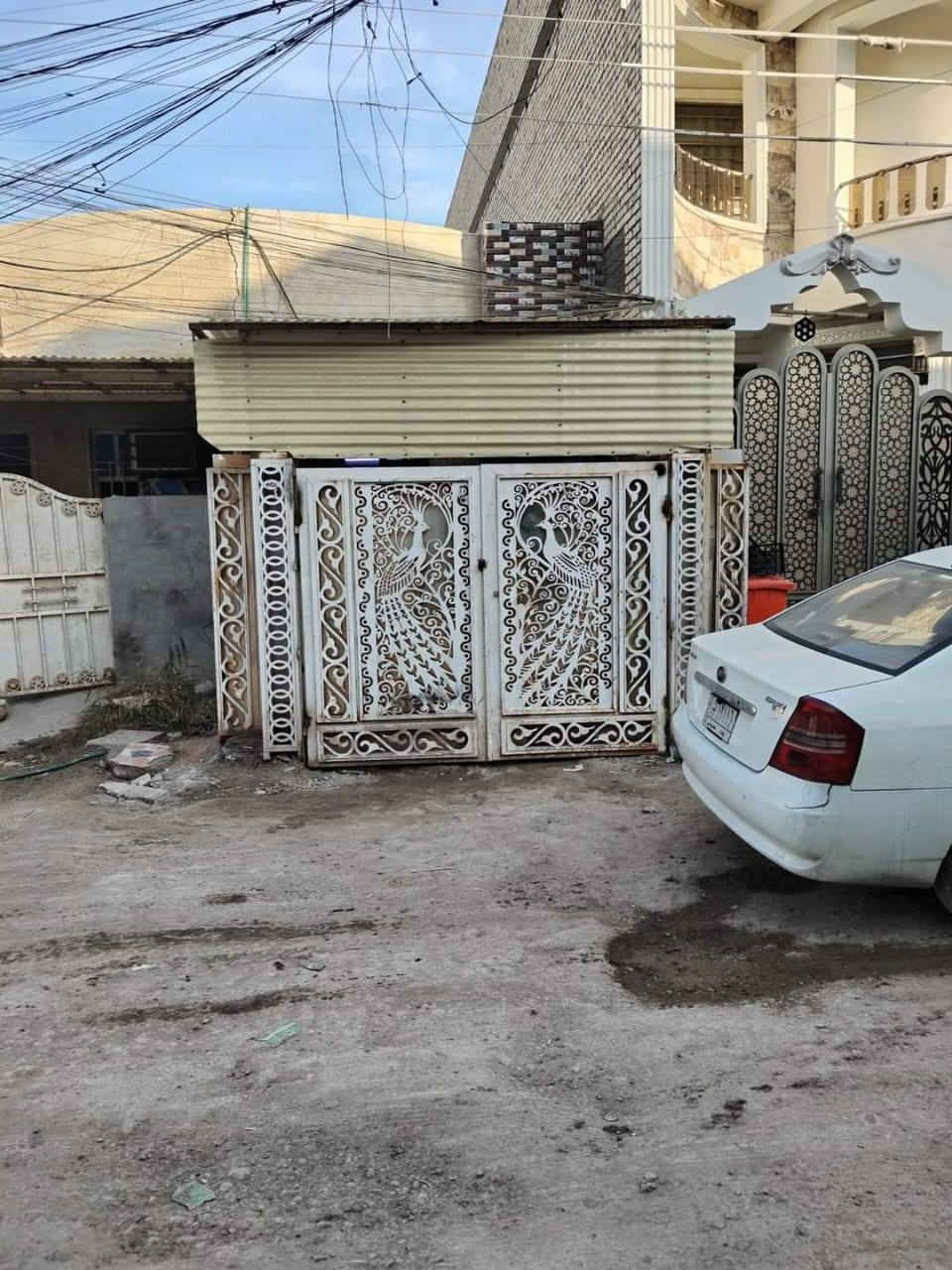 السلام عليكم مشتمل الإيجار مساحه ٧٥ الحسينيه مدخل الحمل يحتوي عله استقبال وحولي ومطبخ. وغرفه نوم كراج جبير وسطح جبير فرع حداده القه اجار ٢٥٠ وبي مجال مراجعه مكتب الحسني ***********
