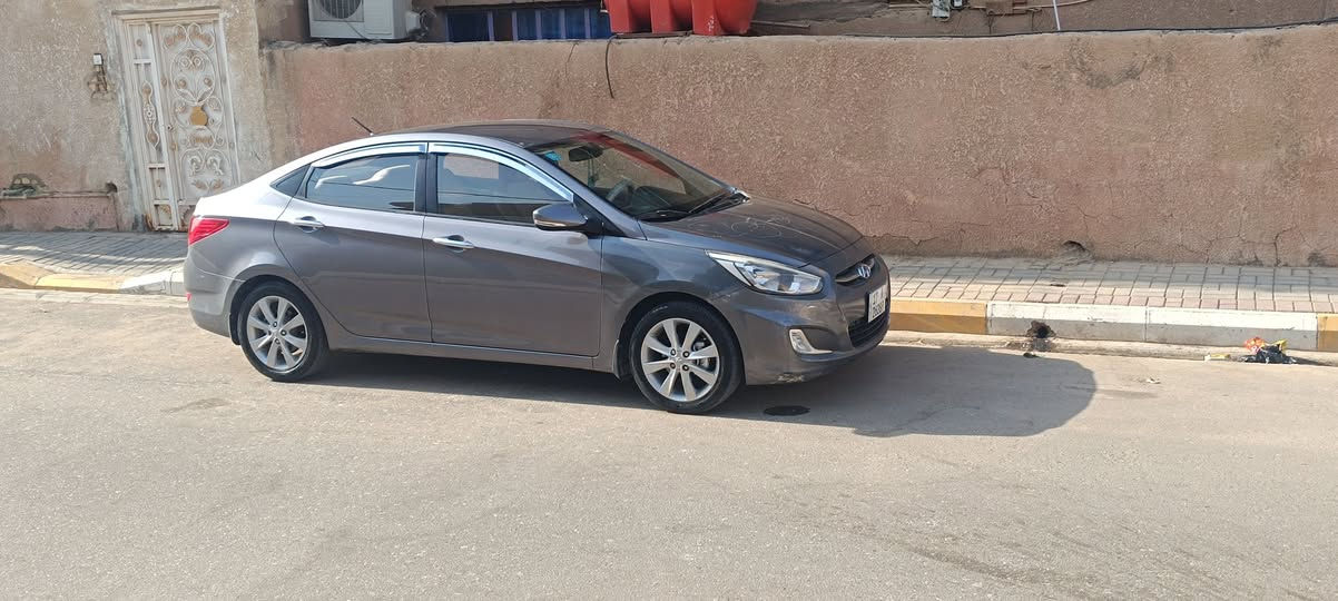 السلام عليكم 
اكسنت خليجي 2016 بيها رشات بسيطه 1400 رقم مثنى انكليزي سنويه 2030 
83 وبيها مجال 
***********
