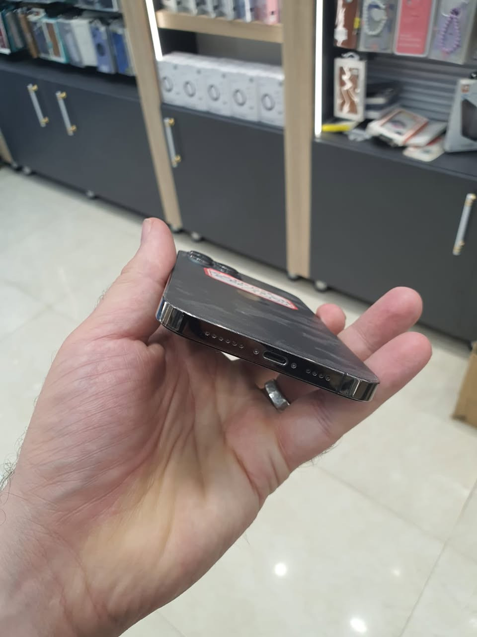 ايفون 12 برو ماكس وتر بروف ما مبدل بي كلشي ضمان يوم كامل تفتر بي بطاريه77 نازله بسبب تحديث كصرف طبيعي
عنواني تاميم ***********
