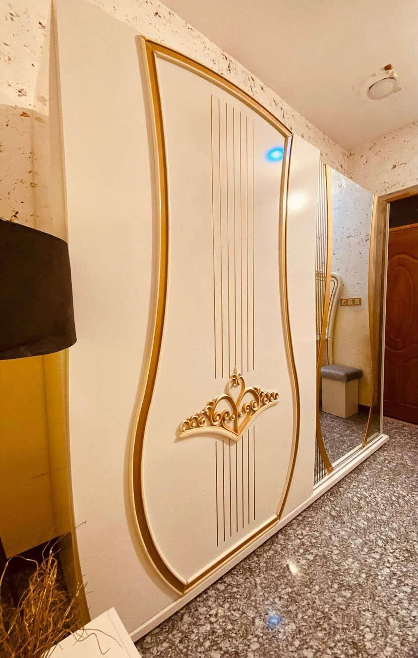 غرفه نوم تركيه🇹🇷ملكيه كلش نضيفه نضافتها95%اي ضرر مابيها 9قطع ضخمه بيبانها نضام هايد روليك مكاني واسط صويره اللا ستفسار انتصال *********** أو وتساب
