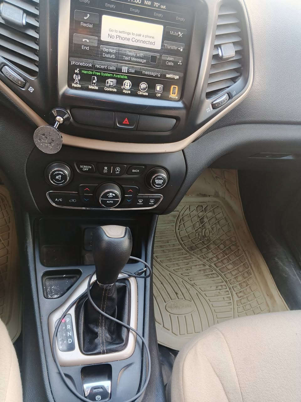 سلام عليكم جيب بزون 16 محرك سته سلندر السياره بجم كبس بدون حادث
بيها صبغ جاملغ خلفي بسيط جداً باقي مكفول كفاله عامه 

السياره رقم ميسان بسمي مشروع وطني تحويل بكل المحافظات الوحات جدد وسنويه جديده السعر 132وبيها مجال بسيط ***********

العنوان پغداد لامين
