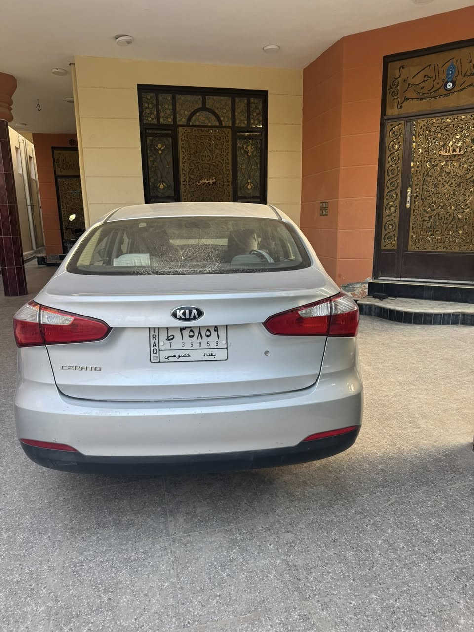 السلام عليكم كيا سيراتو 2016  رقم بغداد سلفر بيه قطعتين صبغ بدون دواخل كير محرك خير من الله تحكم استيرن مري شفط اشاير بلمري صدر جيد جداسعر 116 ورقه وبيه مجال للشراي  ديالى بعقوبه رقم الهاتف ***********
