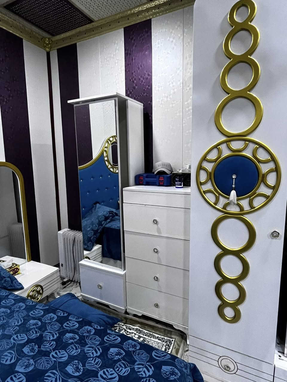 السلامو عليكم من رخصت ادمن لكروب غرفت اخشاب تركي نضيفه كلش بس الكنتور الغاعده مالته بيه كسر يصلح الغرفه حجمه جبير ولكنتور جبير بيبانه ساليت جام مديله حديث كلش حلوا سعرها 700 بيه مجال العنوان البصراه العشارمتواجد واتساب الي تعجبه يراسلني واتساب رغمي راح اخلي ***********
