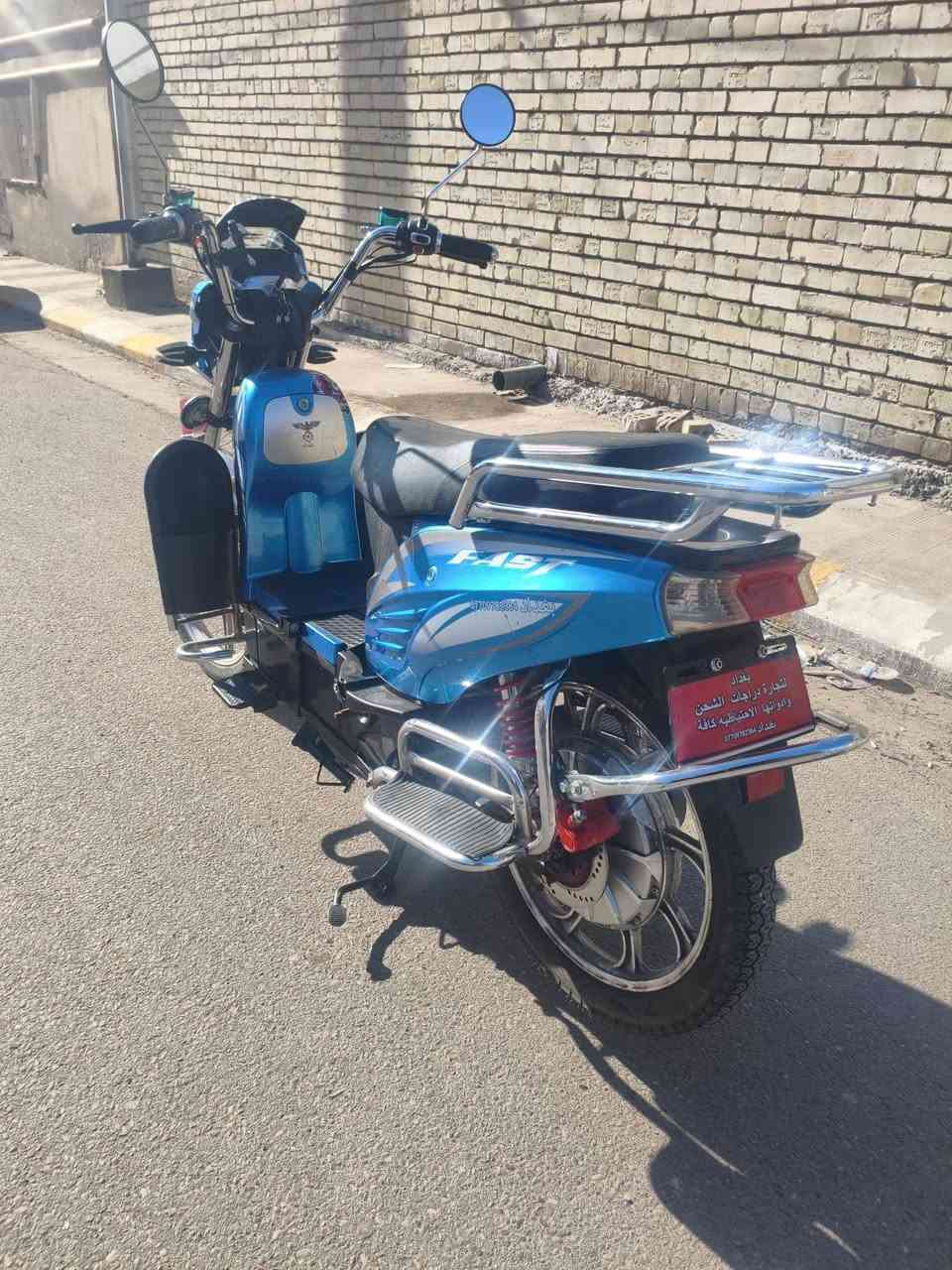 دراجة هاراي فول نظافة ومناقصها شي ..
البطاريات الاخوين 34 انبير فول وعالفحص .. 
كهربائيات كلها شغالة .. لايت عالي ناصي ..مانع سرقة .. تشغيل عن بعد .. دراجة كامله ومناقصها شي ..
السعر 400 وبي مجال ..
*********** .. واتساب ..
