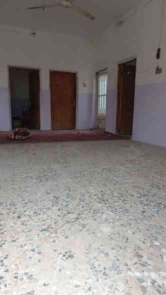 ب28 مليون مع المجال 
 سلام عليكم ورحمه الله وبركاته 
دار سكن للبيع مساحه 200متر زراعي إقرار محكمه مشمول بلتطويب بناء بلوك الأساس طابوق سقف عكاده ثلاث غرف نوم صاله مطبخ استقبال تخاريج ساحة دار العنوان الكوفه ناحيةالبراكيه  شارع السبيس ألي يم معمل السمنت 
للتواصل *********** ابو سلطان للعقار
