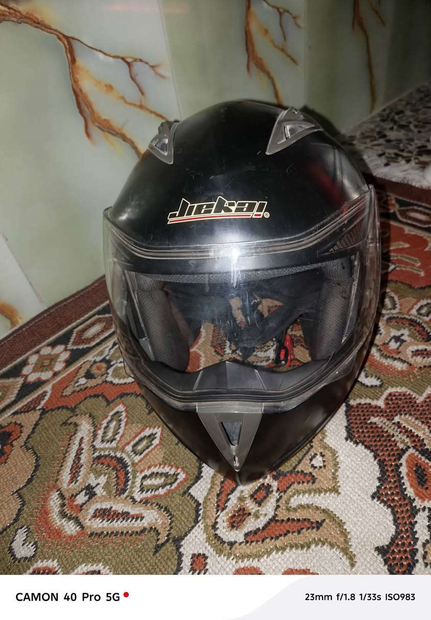 سلام عليكم هاي الخوذه رايدها ب 50 وبيها مجال مكاني بغداد حي النصر  رقمي ***********
