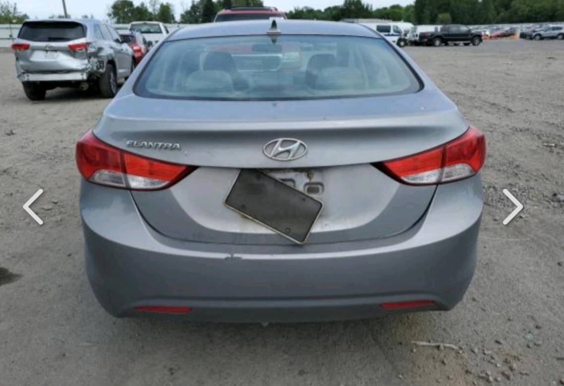 السلام عليكم
هيونداي النترا موديل 2013 أمريكي حادثها جاملغ باب امامي راجع نفسيتهن ليبل واحد  بدون دواخل شرط محرك 1800دوش  مكفول من تنقيص و تبخير 
تخم تاير صدر امامي خلفي كله جديد تبريد ثلج و دافئة رقم بغداد ألماني  مصفره هيئة غرامات سنويه لل2027 
مكاني بغداد الرصافه
السعر 100 مناسب وبيه مجال لشراي يتصل ***********