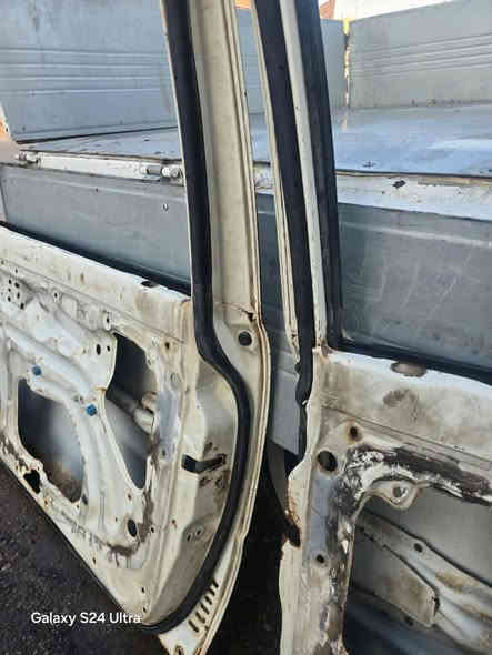 السلام عليكم
ابواب بيكم تيوتا موديل 95 بلاديات بدون معجون او صبغ 
الابواب فارغات بدون غراض
بيهن خياس بالتكم والربع الجوه صبعين يحتاجلهن سمكره وصبغ
ابيعهن كوم حديد ثنينهن ب40
***********
مكاني البصره 5 ميل
