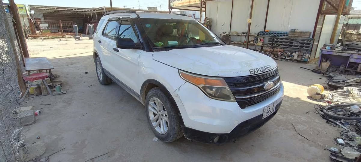 السلام عليكم فورد اكسبلور ٢٠١٣بوليسي حادثها بنيد وبيها طخات بصيطه موضحه بل صور ومصلح نفسه بدون دواخل
مكينتها بيها صوت راجز وقبل شهرين بدلتها حاويه ابيع كايمه
حداديه الامامي جديده مشط جديد
حداديه الخلفي نص عمر
رقم بصره دولي بسمي جديد
السعر ب١٠٥
مكاني النجف الحيدريه
***********
