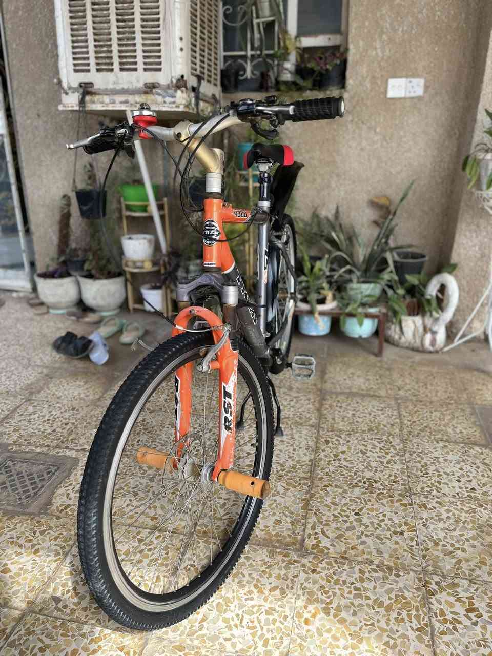 السلام عليكم للبيع باسكل كيمو حجم 26 امريكي شرط نضافه فول تاير خلفي وجوابه جدد نضيف جدا سعر 70 مكاني تكريت ***********
