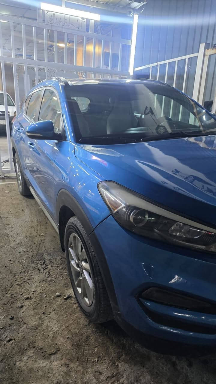 توسان 2018 
وارد امريكي حادث بنيد فقط بدون دواخل 
ايرباك سليم 
السياره فول واحد على واحد 
باسمي تحويل مباشر
ماشية 140 الف ميل فقط 
للتواصل ***********
غير متواجد على الفيس
